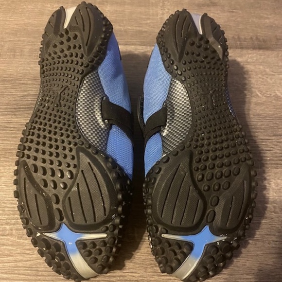 Puma Mostro Sneakers - Picture 5 of 8